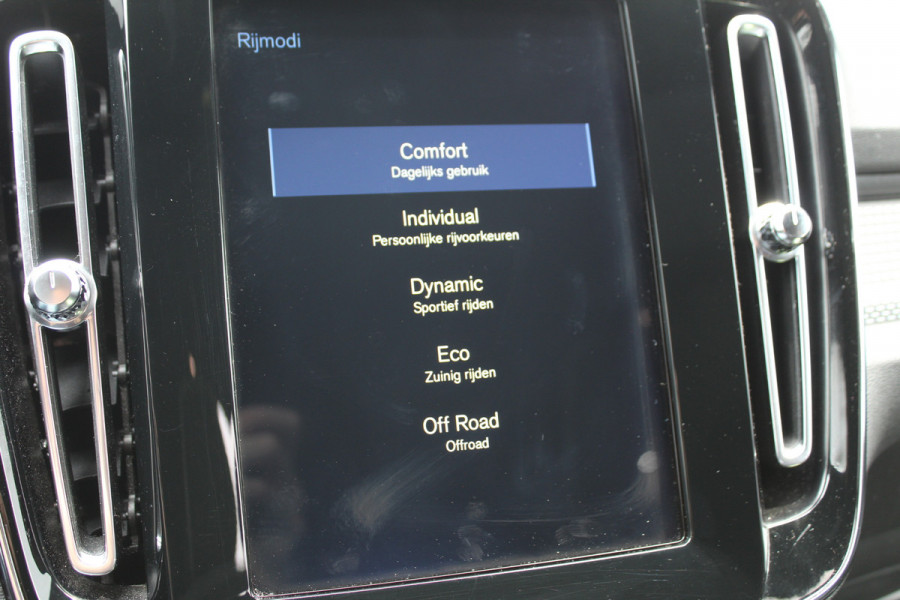 Volvo XC40 1.5 T3 R-Design | Panoramadak | Dealer onderhouden | Harman Kardon | Navigatie | Stoelverwarming