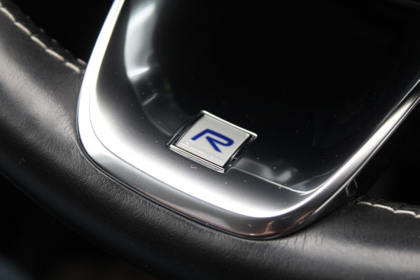 Volvo XC40 1.5 T3 R-Design | Panoramadak | Dealer onderhouden | Harman Kardon | Navigatie | Stoelverwarming