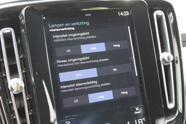 Volvo XC40 1.5 T3 R-Design | Panoramadak | Dealer onderhouden | Harman Kardon | Navigatie | Stoelverwarming