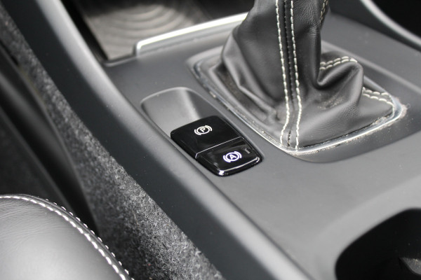 Volvo XC40 1.5 T3 R-Design | Panoramadak | Dealer onderhouden | Harman Kardon | Navigatie | Stoelverwarming