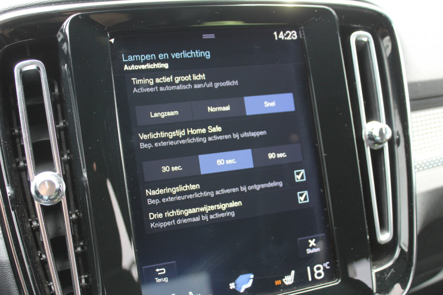 Volvo XC40 1.5 T3 R-Design | Panoramadak | Dealer onderhouden | Harman Kardon | Navigatie | Stoelverwarming