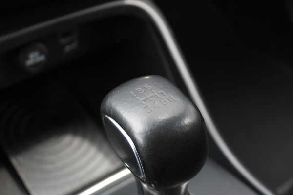 Volvo XC40 1.5 T3 R-Design | Panoramadak | Dealer onderhouden | Harman Kardon | Navigatie | Stoelverwarming