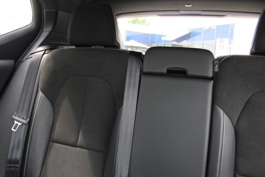 Volvo XC40 1.5 T3 R-Design | Panoramadak | Dealer onderhouden | Harman Kardon | Navigatie | Stoelverwarming