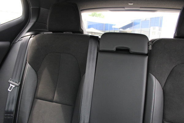 Volvo XC40 1.5 T3 R-Design | Panoramadak | Dealer onderhouden | Harman Kardon | Navigatie | Stoelverwarming