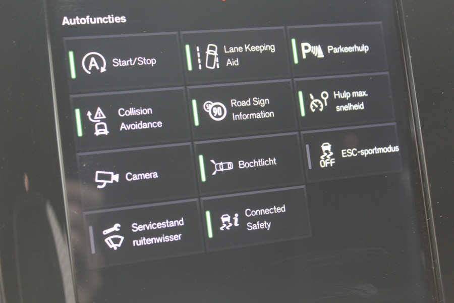 Volvo XC40 1.5 T3 R-Design | Panoramadak | Dealer onderhouden | Harman Kardon | Navigatie | Stoelverwarming