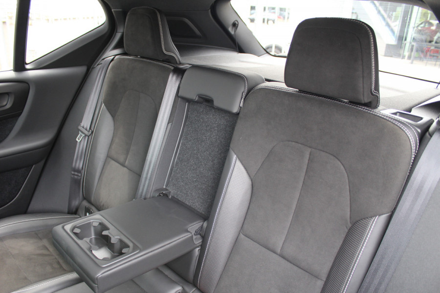 Volvo XC40 1.5 T3 R-Design | Panoramadak | Dealer onderhouden | Harman Kardon | Navigatie | Stoelverwarming