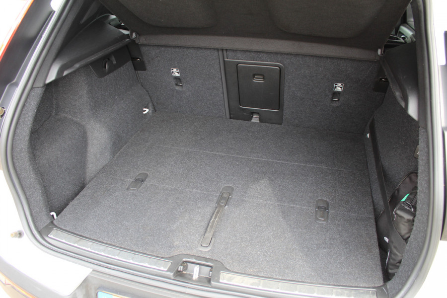 Volvo XC40 1.5 T3 R-Design | Panoramadak | Dealer onderhouden | Harman Kardon | Navigatie | Stoelverwarming