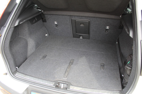 Volvo XC40 1.5 T3 R-Design | Panoramadak | Dealer onderhouden | Harman Kardon | Navigatie | Stoelverwarming