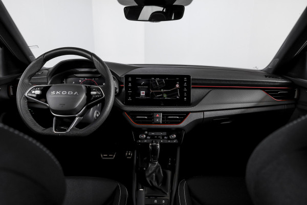 Škoda Kamiq 1.5 TSI 150 PK Monte Carlo - Automaat | Pano | Elek. Trekhaak | Dig. Cockpit | Cruise | Stoel-+Stuurverw. | Camera | PDC | NAV + App. Connect | ECC |  LM 18" | 5734