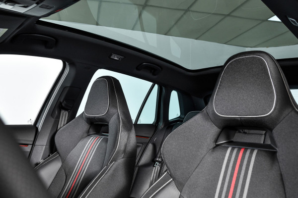 Škoda Kamiq 1.5 TSI 150 PK Monte Carlo - Automaat | Pano | Elek. Trekhaak | Dig. Cockpit | Cruise | Stoel-+Stuurverw. | Camera | PDC | NAV + App. Connect | ECC |  LM 18" | 5734