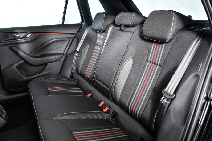 Škoda Kamiq 1.5 TSI 150 PK Monte Carlo - Automaat | Pano | Elek. Trekhaak | Dig. Cockpit | Cruise | Stoel-+Stuurverw. | Camera | PDC | NAV + App. Connect | ECC |  LM 18" | 5734