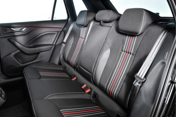 Škoda Kamiq 1.5 TSI 150 PK Monte Carlo - Automaat | Pano | Elek. Trekhaak | Dig. Cockpit | Cruise | Stoel-+Stuurverw. | Camera | PDC | NAV + App. Connect | ECC |  LM 18" | 5734
