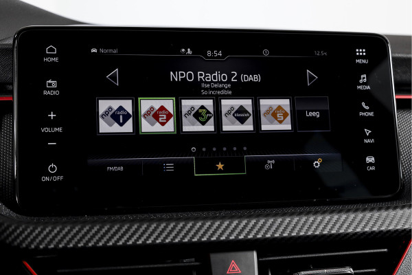 Škoda Kamiq 1.5 TSI 150 PK Monte Carlo - Automaat | Pano | Elek. Trekhaak | Dig. Cockpit | Cruise | Stoel-+Stuurverw. | Camera | PDC | NAV + App. Connect | ECC |  LM 18" | 5734