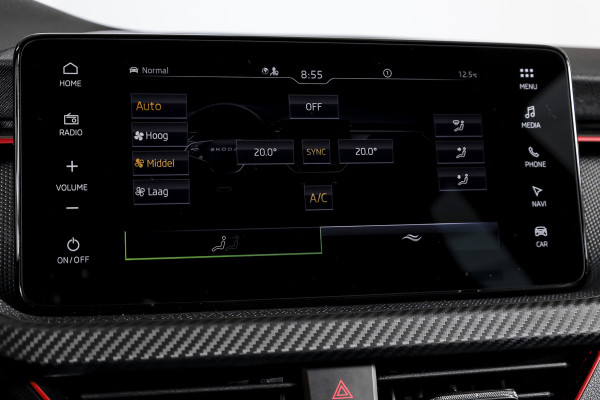 Škoda Kamiq 1.5 TSI 150 PK Monte Carlo - Automaat | Pano | Elek. Trekhaak | Dig. Cockpit | Cruise | Stoel-+Stuurverw. | Camera | PDC | NAV + App. Connect | ECC |  LM 18" | 5734