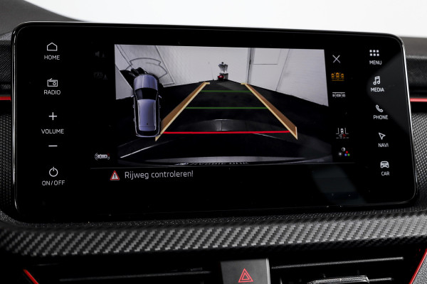Škoda Kamiq 1.5 TSI 150 PK Monte Carlo - Automaat | Pano | Elek. Trekhaak | Dig. Cockpit | Cruise | Stoel-+Stuurverw. | Camera | PDC | NAV + App. Connect | ECC |  LM 18" | 5734