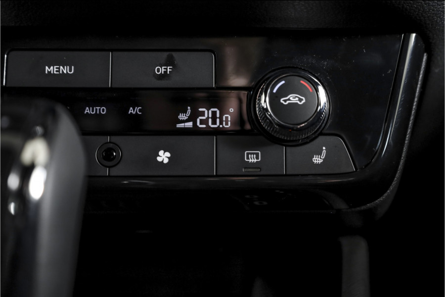 Škoda Kamiq 1.5 TSI 150 PK Monte Carlo - Automaat | Pano | Elek. Trekhaak | Dig. Cockpit | Cruise | Stoel-+Stuurverw. | Camera | PDC | NAV + App. Connect | ECC |  LM 18" | 5734