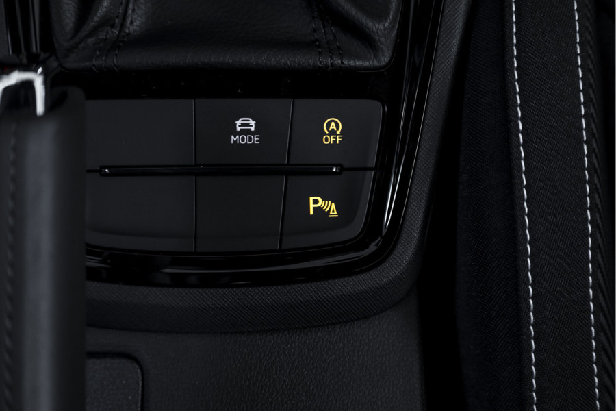 Škoda Kamiq 1.5 TSI 150 PK Monte Carlo - Automaat | Pano | Elek. Trekhaak | Dig. Cockpit | Cruise | Stoel-+Stuurverw. | Camera | PDC | NAV + App. Connect | ECC |  LM 18" | 5734