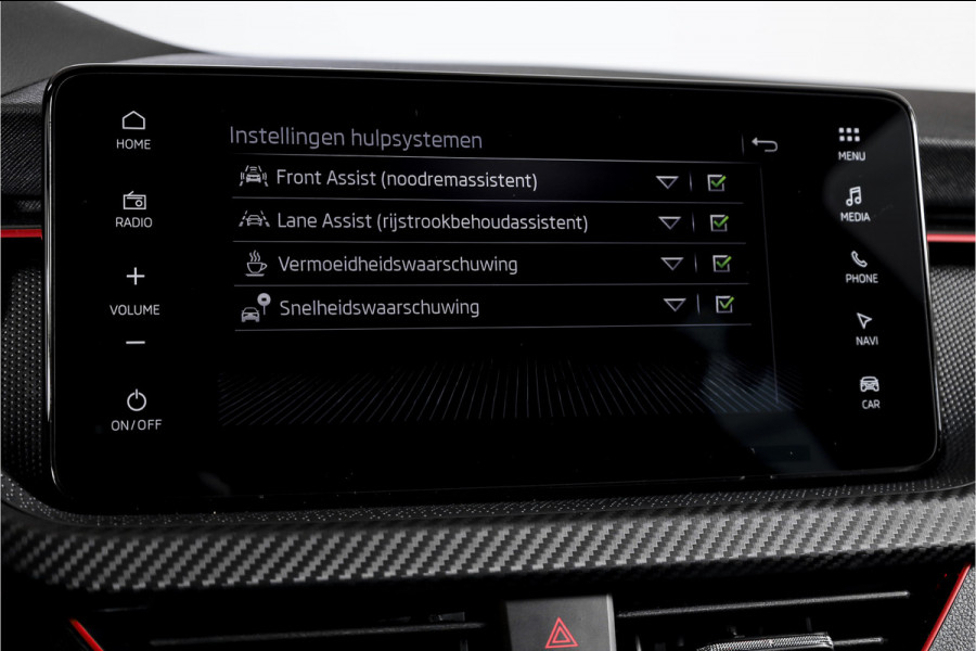 Škoda Kamiq 1.5 TSI 150 PK Monte Carlo - Automaat | Pano | Elek. Trekhaak | Dig. Cockpit | Cruise | Stoel-+Stuurverw. | Camera | PDC | NAV + App. Connect | ECC |  LM 18" | 5734