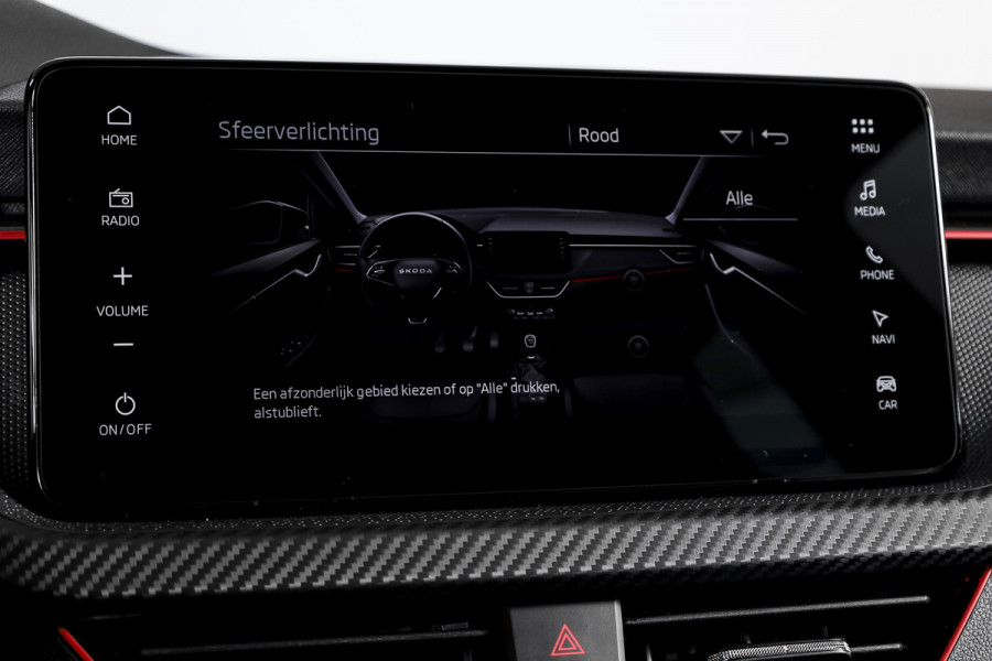 Škoda Kamiq 1.5 TSI 150 PK Monte Carlo - Automaat | Pano | Elek. Trekhaak | Dig. Cockpit | Cruise | Stoel-+Stuurverw. | Camera | PDC | NAV + App. Connect | ECC |  LM 18" | 5734