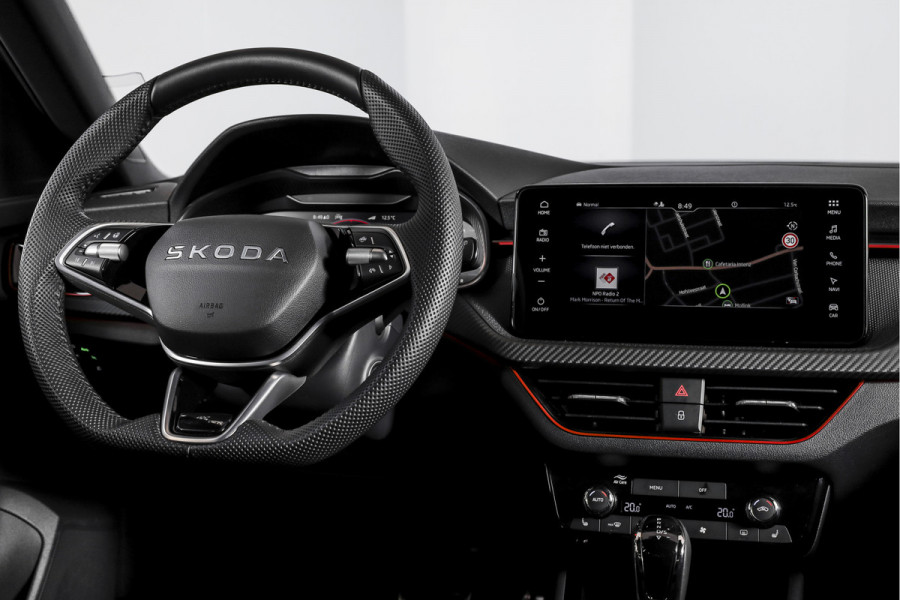Škoda Kamiq 1.5 TSI 150 PK Monte Carlo - Automaat | Pano | Elek. Trekhaak | Dig. Cockpit | Cruise | Stoel-+Stuurverw. | Camera | PDC | NAV + App. Connect | ECC |  LM 18" | 5734