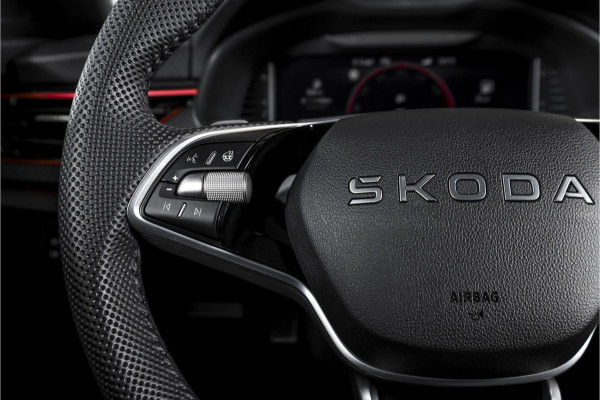 Škoda Kamiq 1.5 TSI 150 PK Monte Carlo - Automaat | Pano | Elek. Trekhaak | Dig. Cockpit | Cruise | Stoel-+Stuurverw. | Camera | PDC | NAV + App. Connect | ECC |  LM 18" | 5734