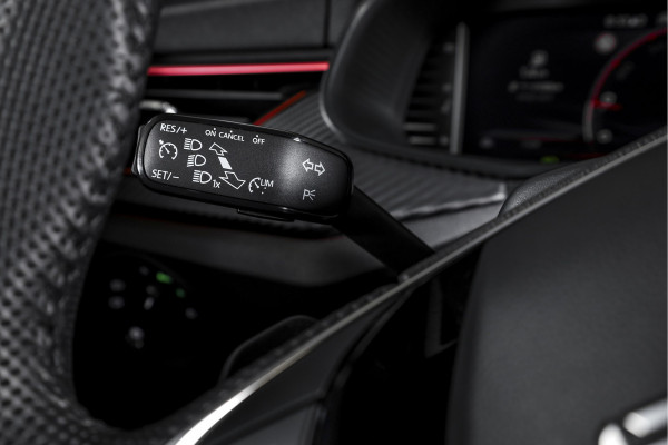 Škoda Kamiq 1.5 TSI 150 PK Monte Carlo - Automaat | Pano | Elek. Trekhaak | Dig. Cockpit | Cruise | Stoel-+Stuurverw. | Camera | PDC | NAV + App. Connect | ECC |  LM 18" | 5734