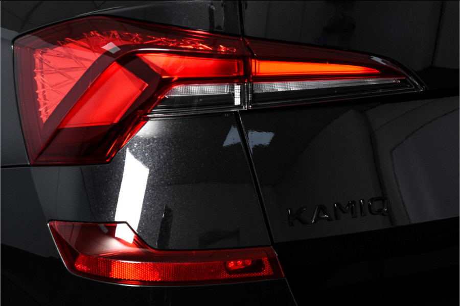 Škoda Kamiq 1.5 TSI 150 PK Monte Carlo - Automaat | Pano | Elek. Trekhaak | Dig. Cockpit | Cruise | Stoel-+Stuurverw. | Camera | PDC | NAV + App. Connect | ECC |  LM 18" | 5734