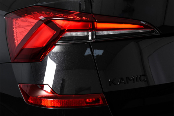 Škoda Kamiq 1.5 TSI 150 PK Monte Carlo - Automaat | Pano | Elek. Trekhaak | Dig. Cockpit | Cruise | Stoel-+Stuurverw. | Camera | PDC | NAV + App. Connect | ECC |  LM 18" | 5734