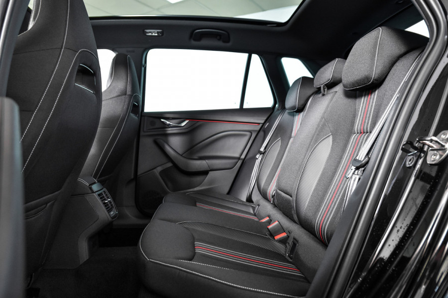 Škoda Kamiq 1.5 TSI 150 PK Monte Carlo - Automaat | Pano | Elek. Trekhaak | Dig. Cockpit | Cruise | Stoel-+Stuurverw. | Camera | PDC | NAV + App. Connect | ECC |  LM 18" | 5734