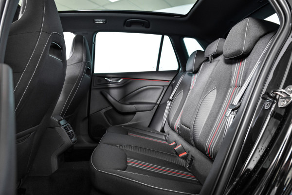Škoda Kamiq 1.5 TSI 150 PK Monte Carlo - Automaat | Pano | Elek. Trekhaak | Dig. Cockpit | Cruise | Stoel-+Stuurverw. | Camera | PDC | NAV + App. Connect | ECC |  LM 18" | 5734