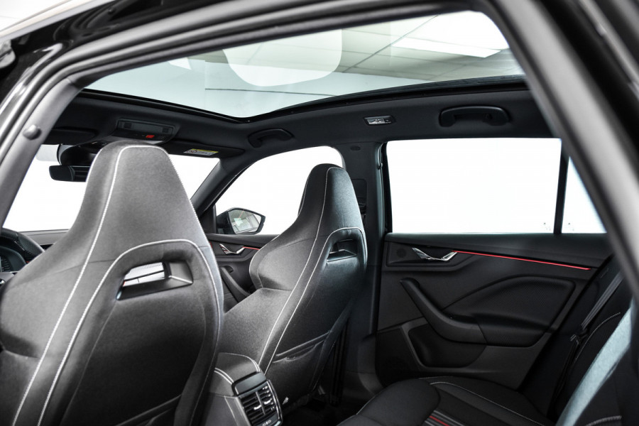Škoda Kamiq 1.5 TSI 150 PK Monte Carlo - Automaat | Pano | Elek. Trekhaak | Dig. Cockpit | Cruise | Stoel-+Stuurverw. | Camera | PDC | NAV + App. Connect | ECC |  LM 18" | 5734