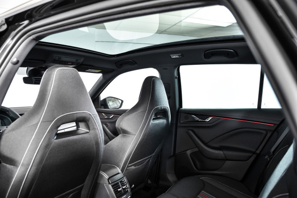Škoda Kamiq 1.5 TSI 150 PK Monte Carlo - Automaat | Pano | Elek. Trekhaak | Dig. Cockpit | Cruise | Stoel-+Stuurverw. | Camera | PDC | NAV + App. Connect | ECC |  LM 18" | 5734