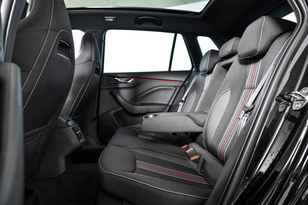 Škoda Kamiq 1.5 TSI 150 PK Monte Carlo - Automaat | Pano | Elek. Trekhaak | Dig. Cockpit | Cruise | Stoel-+Stuurverw. | Camera | PDC | NAV + App. Connect | ECC |  LM 18" | 5734