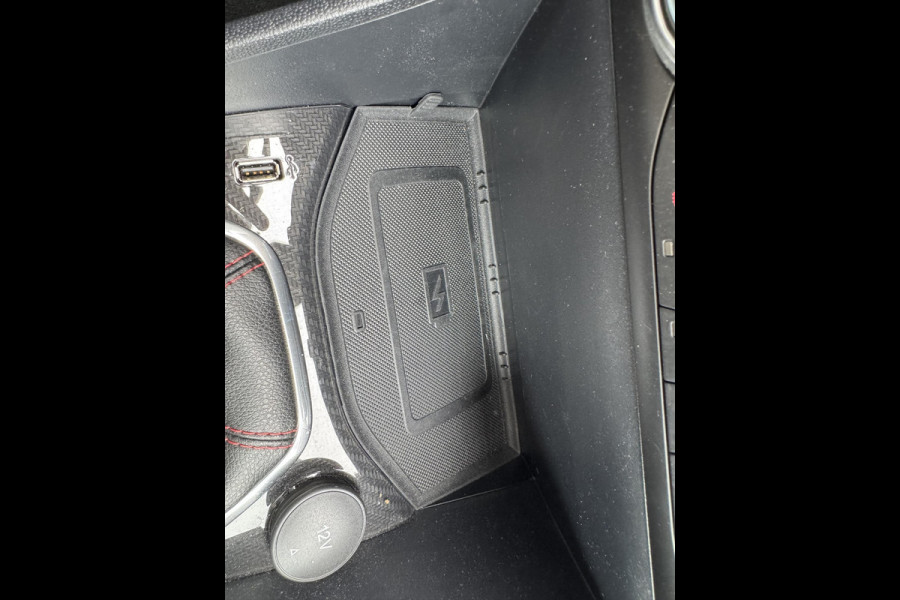 Ford Fiesta 1.0 EcoBoost ST-Line X 125pk | Full Led | Winterpack | Panoramadak | 18 inch Lichtmetaal | Achterspoiler