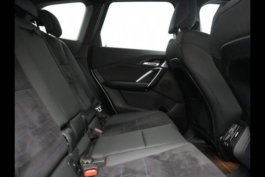 BMW X1 xDrive30e M Sport PHEV Frozen Pure Grey Metallic 326pk Dealer O.H | Trekhaak Af Fabriek | Adaptive Cruise | Head Up | Harman / Kardon | 360 Camera | Alcantara Sportstoelen Massage & Memory | Adaptive Onderstel | Widescreen Navi | Stoelen & Stuur Verwarmd | Blis | Keyless | Apple Carplay | Pilot Assist | Virtual | DAB | 19"L.M | Plug In Hybrid |