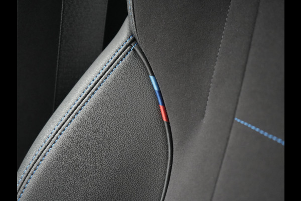 BMW X1 xDrive30e M Sport PHEV Frozen Pure Grey Metallic 326pk Dealer O.H | Trekhaak Af Fabriek | Adaptive Cruise | Head Up | Harman / Kardon | 360 Camera | Alcantara Sportstoelen Massage & Memory | Adaptive Onderstel | Widescreen Navi | Stoelen & Stuur Verwarmd | Blis | Keyless | Apple Carplay | Pilot Assist | Virtual | DAB | 19"L.M | Plug In Hybrid |