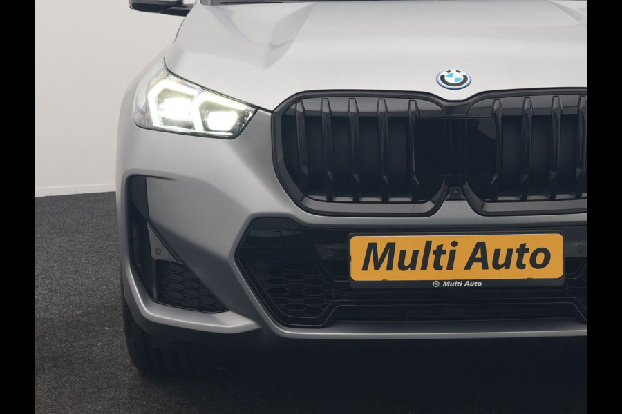 BMW X1 xDrive30e M Sport PHEV Frozen Pure Grey Metallic 326pk Dealer O.H | Trekhaak Af Fabriek | Adaptive Cruise | Head Up | Harman / Kardon | 360 Camera | Alcantara Sportstoelen Massage & Memory | Adaptive Onderstel | Widescreen Navi | Stoelen & Stuur Verwarmd | Blis | Keyless | Apple Carplay | Pilot Assist | Virtual | DAB | 19"L.M | Plug In Hybrid |