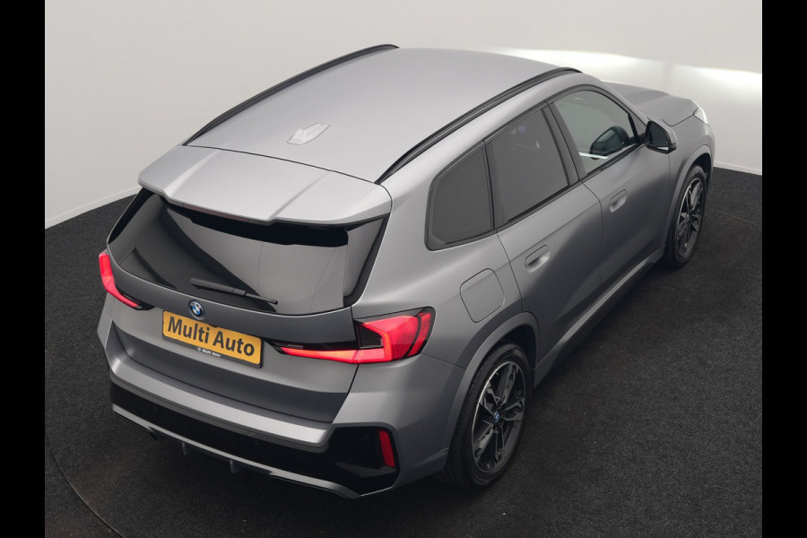 BMW X1 xDrive30e M Sport PHEV Frozen Pure Grey Metallic 326pk Dealer O.H | Trekhaak Af Fabriek | Adaptive Cruise | Head Up | Harman / Kardon | 360 Camera | Alcantara Sportstoelen Massage & Memory | Adaptive Onderstel | Widescreen Navi | Stoelen & Stuur Verwarmd | Blis | Keyless | Apple Carplay | Pilot Assist | Virtual | DAB | 19"L.M | Plug In Hybrid |