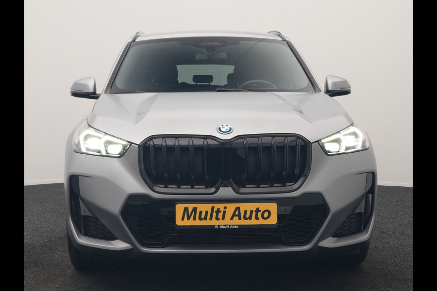 BMW X1 xDrive30e M Sport PHEV Frozen Pure Grey Metallic 326pk Dealer O.H | Trekhaak Af Fabriek | Adaptive Cruise | Head Up | Harman / Kardon | 360 Camera | Alcantara Sportstoelen Massage & Memory | Adaptive Onderstel | Widescreen Navi | Stoelen & Stuur Verwarmd | Blis | Keyless | Apple Carplay | Pilot Assist | Virtual | DAB | 19"L.M | Plug In Hybrid |