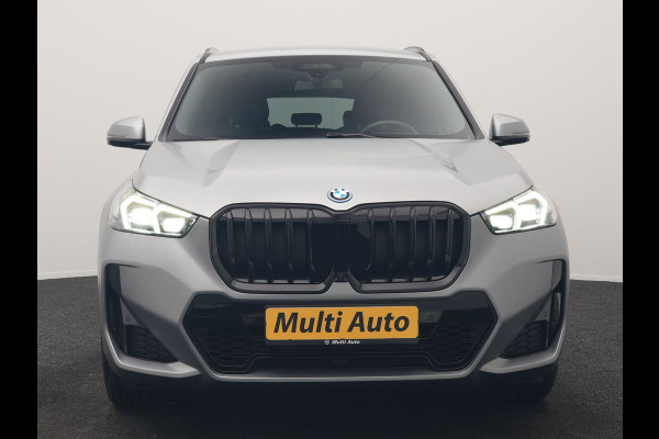 BMW X1 xDrive30e M Sport PHEV Frozen Pure Grey Metallic 326pk Dealer O.H | Trekhaak Af Fabriek | Adaptive Cruise | Head Up | Harman / Kardon | 360 Camera | Alcantara Sportstoelen Massage & Memory | Adaptive Onderstel | Widescreen Navi | Stoelen & Stuur Verwarmd | Blis | Keyless | Apple Carplay | Pilot Assist | Virtual | DAB | 19"L.M | Plug In Hybrid |