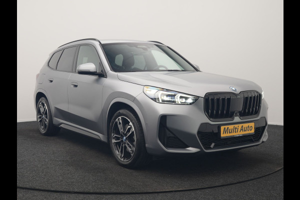 BMW X1 xDrive30e M Sport PHEV Frozen Pure Grey Metallic 326pk Dealer O.H | Trekhaak Af Fabriek | Adaptive Cruise | Head Up | Harman / Kardon | 360 Camera | Alcantara Sportstoelen Massage & Memory | Adaptive Onderstel | Widescreen Navi | Stoelen & Stuur Verwarmd | Blis | Keyless | Apple Carplay | Pilot Assist | Virtual | DAB | 19"L.M | Plug In Hybrid |