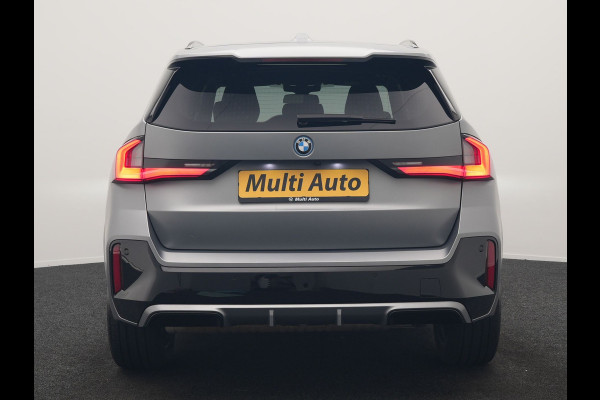 BMW X1 xDrive30e M Sport PHEV Frozen Pure Grey Metallic 326pk Dealer O.H | Trekhaak Af Fabriek | Adaptive Cruise | Head Up | Harman / Kardon | 360 Camera | Alcantara Sportstoelen Massage & Memory | Adaptive Onderstel | Widescreen Navi | Stoelen & Stuur Verwarmd | Blis | Keyless | Apple Carplay | Pilot Assist | Virtual | DAB | 19"L.M | Plug In Hybrid |