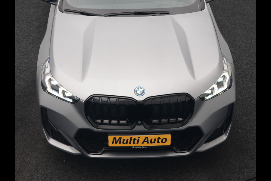 BMW X1 xDrive30e M Sport PHEV Frozen Pure Grey Metallic 326pk Dealer O.H | Trekhaak Af Fabriek | Adaptive Cruise | Head Up | Harman / Kardon | 360 Camera | Alcantara Sportstoelen Massage & Memory | Adaptive Onderstel | Widescreen Navi | Stoelen & Stuur Verwarmd | Blis | Keyless | Apple Carplay | Pilot Assist | Virtual | DAB | 19"L.M | Plug In Hybrid |