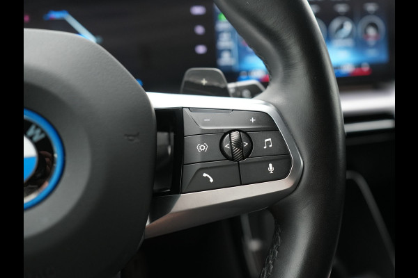 BMW X1 xDrive30e M Sport PHEV Frozen Pure Grey Metallic 326pk Dealer O.H | Trekhaak Af Fabriek | Adaptive Cruise | Head Up | Harman / Kardon | 360 Camera | Alcantara Sportstoelen Massage & Memory | Adaptive Onderstel | Widescreen Navi | Stoelen & Stuur Verwarmd | Blis | Keyless | Apple Carplay | Pilot Assist | Virtual | DAB | 19"L.M | Plug In Hybrid |