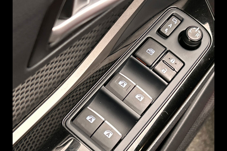Toyota C-HR 1.8 Hybrid Business Intro | Trekhaak | Navigatie | Camera | Climate-control | Stoelverwarming | Cruise-control |