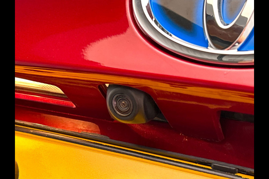 Toyota C-HR 1.8 Hybrid Business Intro | Trekhaak | Navigatie | Camera | Climate-control | Stoelverwarming | Cruise-control |