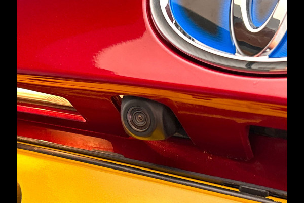 Toyota C-HR 1.8 Hybrid Business Intro | Trekhaak | Navigatie | Camera | Climate-control | Stoelverwarming | Cruise-control |