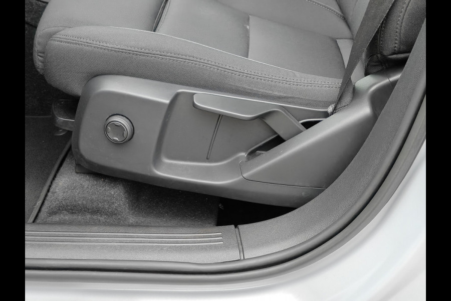 Volvo XC40 T2 130PK Momentum Business | BLIS | Camera Achter | PDC V+A | Carplay | Adapt. Cruise