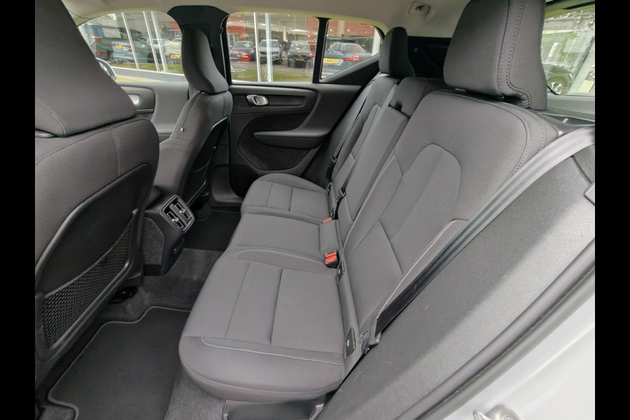 Volvo XC40 T2 130PK Momentum Business | BLIS | Camera Achter | PDC V+A | Carplay | Adapt. Cruise