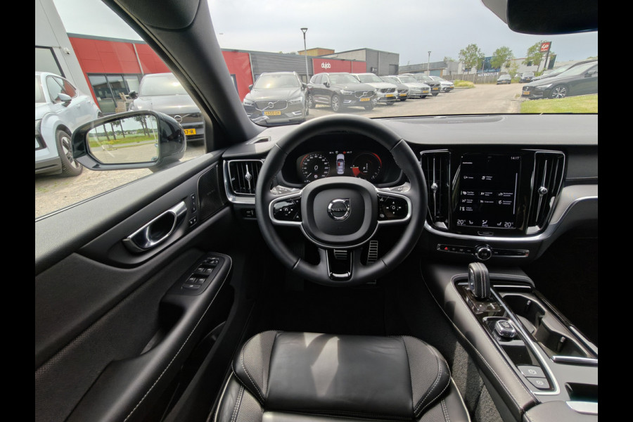 Volvo S60 T6 AWD 340PK Plug-in Hybrid R-Design | 20'' | Panodak | H&K | 360 Camera | Leder dashboard |